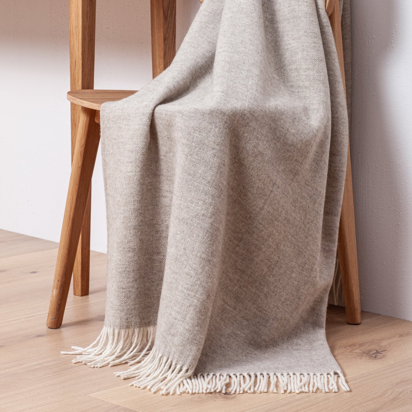 Desert Sand: Beige Merino Wool Throw „Classic 7-02“