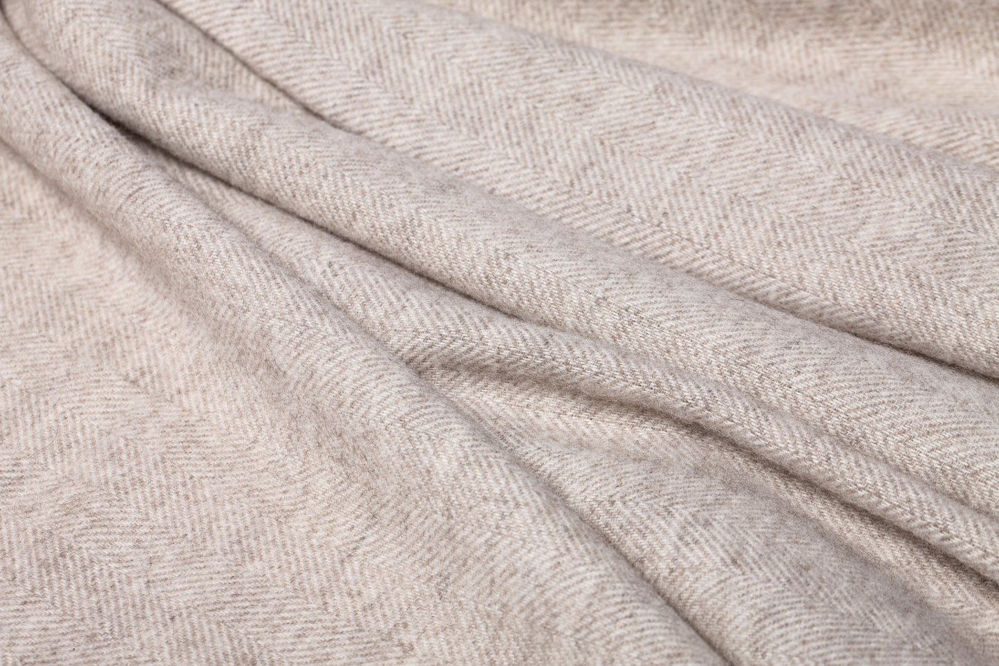 Desert Sand: Beige Merino Wool Throw „Classic 7-02“