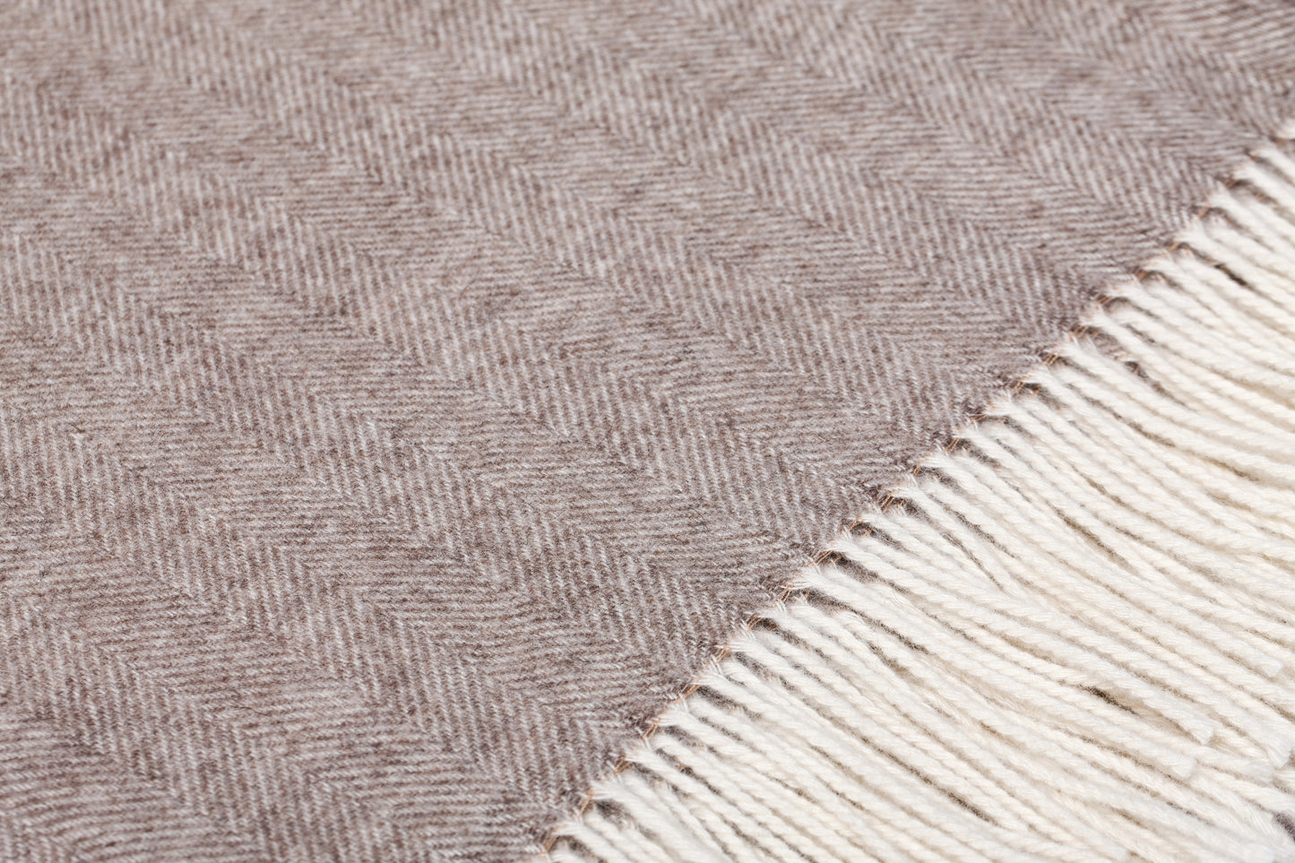 Chestnut Luxe: Brown Merino Wool Throw „Classic 7-03“