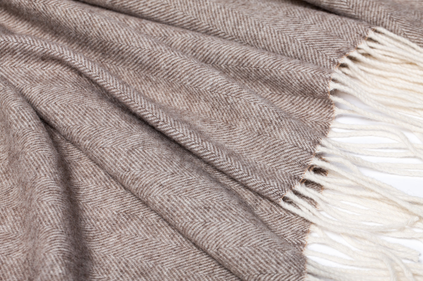 Chestnut Luxe: Brown Merino Wool Throw „Classic 7-03“