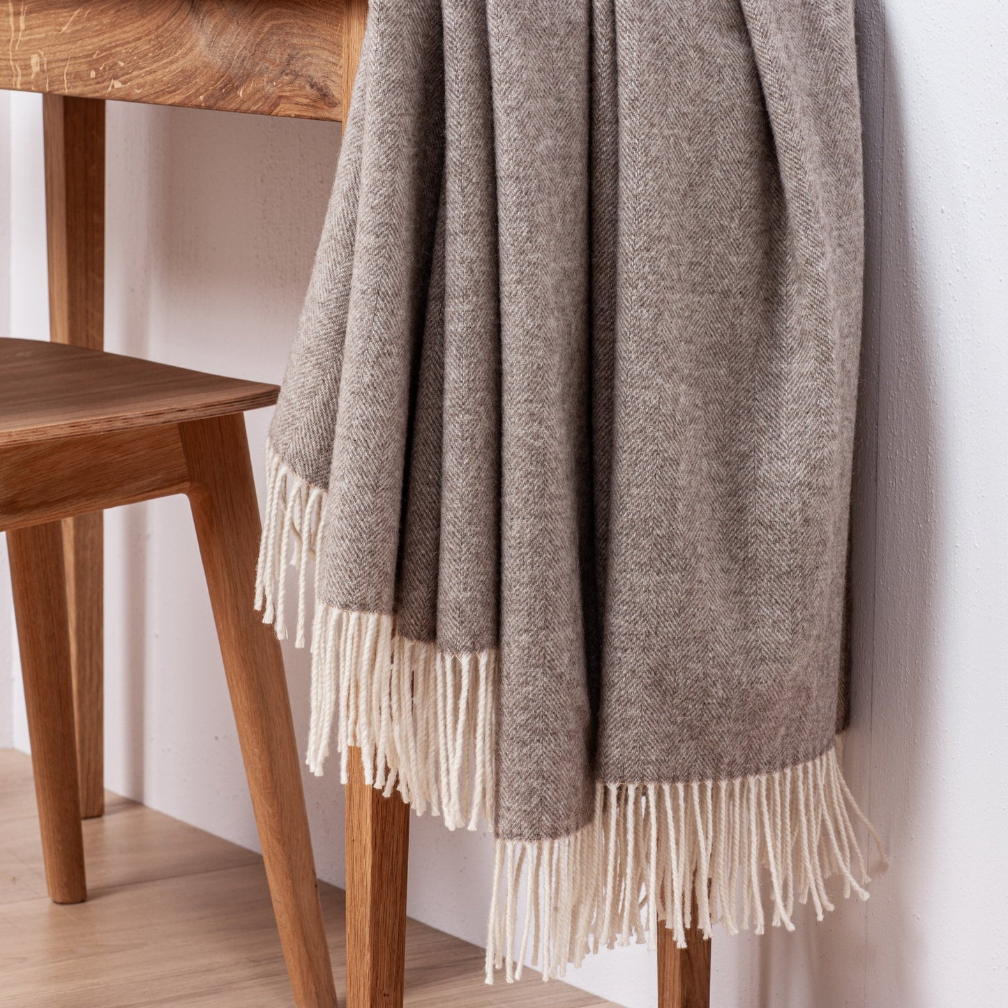 Chestnut Luxe: Brown Merino Wool Throw „Classic 7-03“