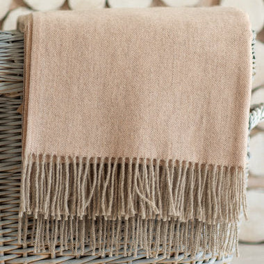 Blush Sand: Pink-Beige Merino Wool Throw „Classic 7-18“