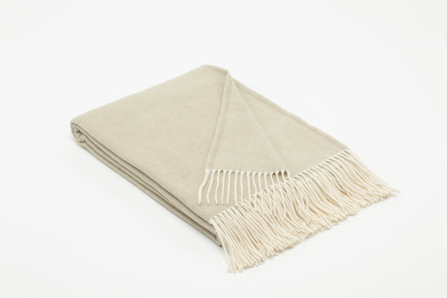 Mint Elegance: Soft Green Merino Wool Throw „Classic 7-19“