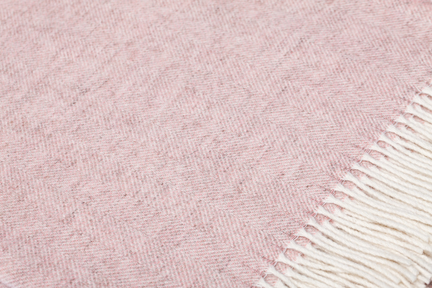 Blush Elegance: Pink Merino Wool Throw „Classic 7-20“