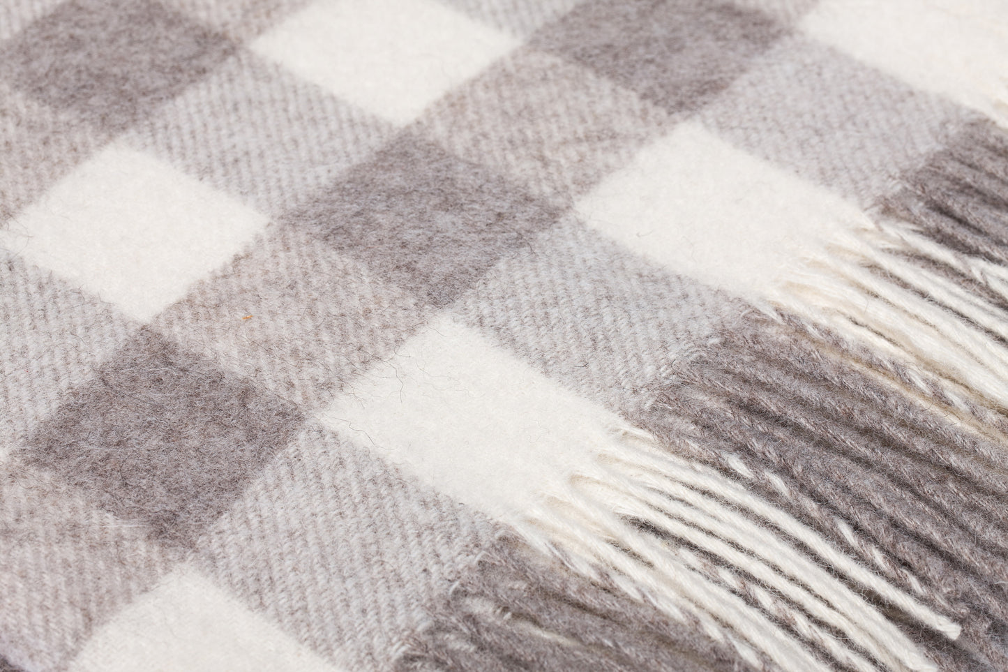 Timeless Brown and White Checkered Wool Throw „Eli 1-00“