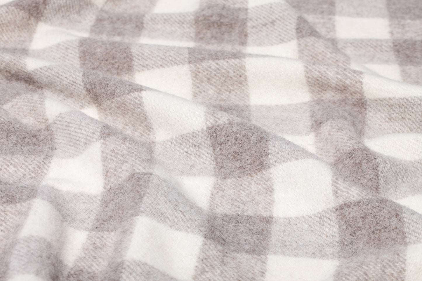 Timeless Brown and White Checkered Wool Throw „Eli 1-00“