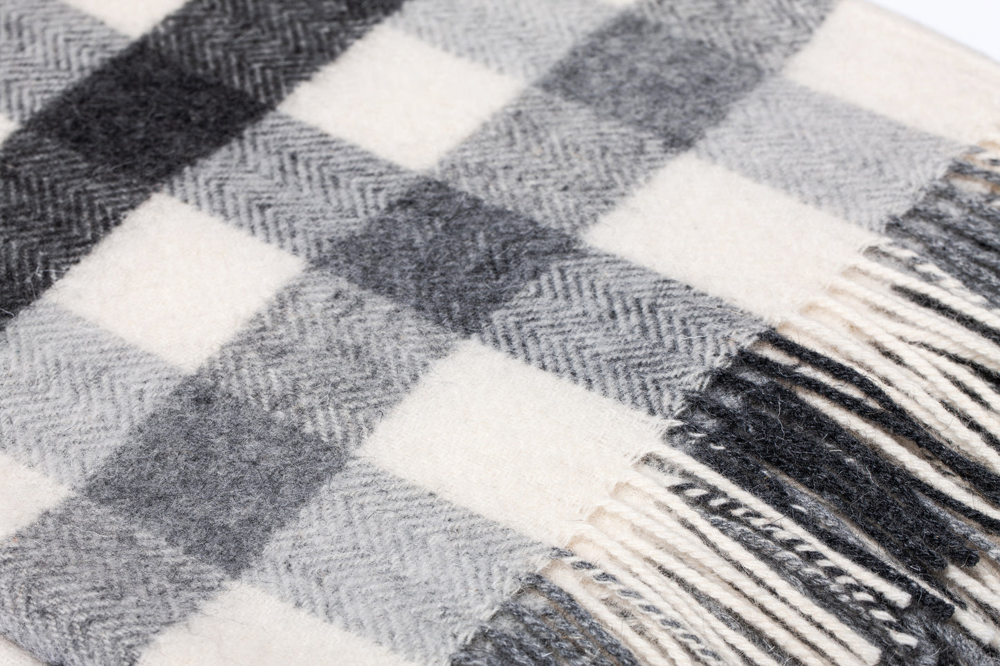Gray & White Checked Wool Throw „Eli 2-11“