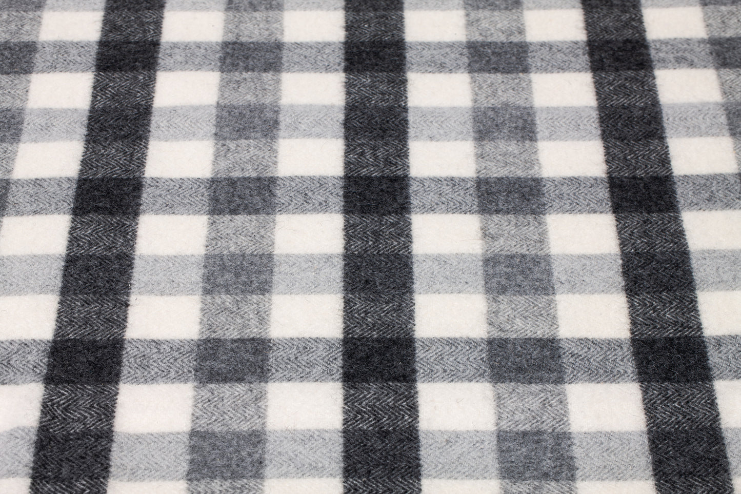 Gray & White Checked Wool Throw „Eli 2-11“