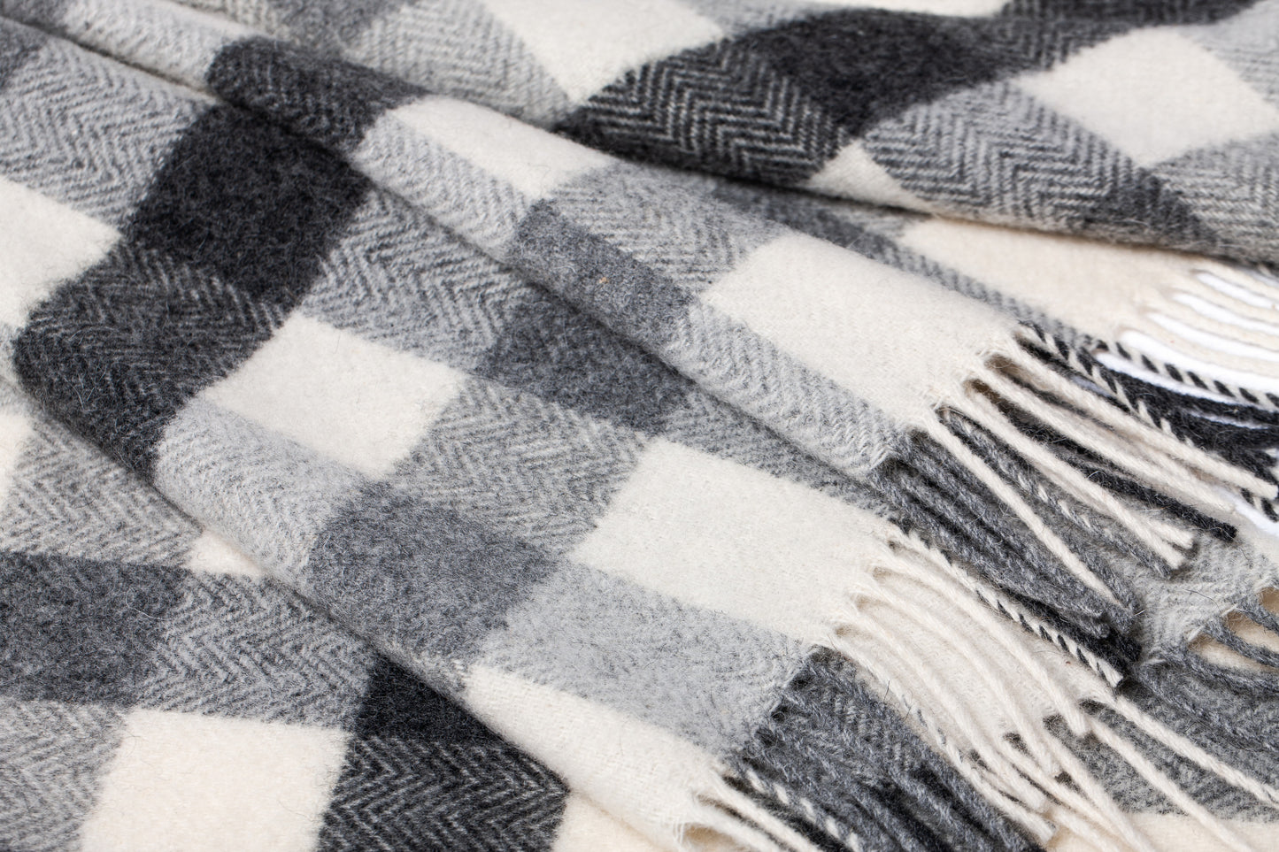Gray & White Checked Wool Throw „Eli 2-11“