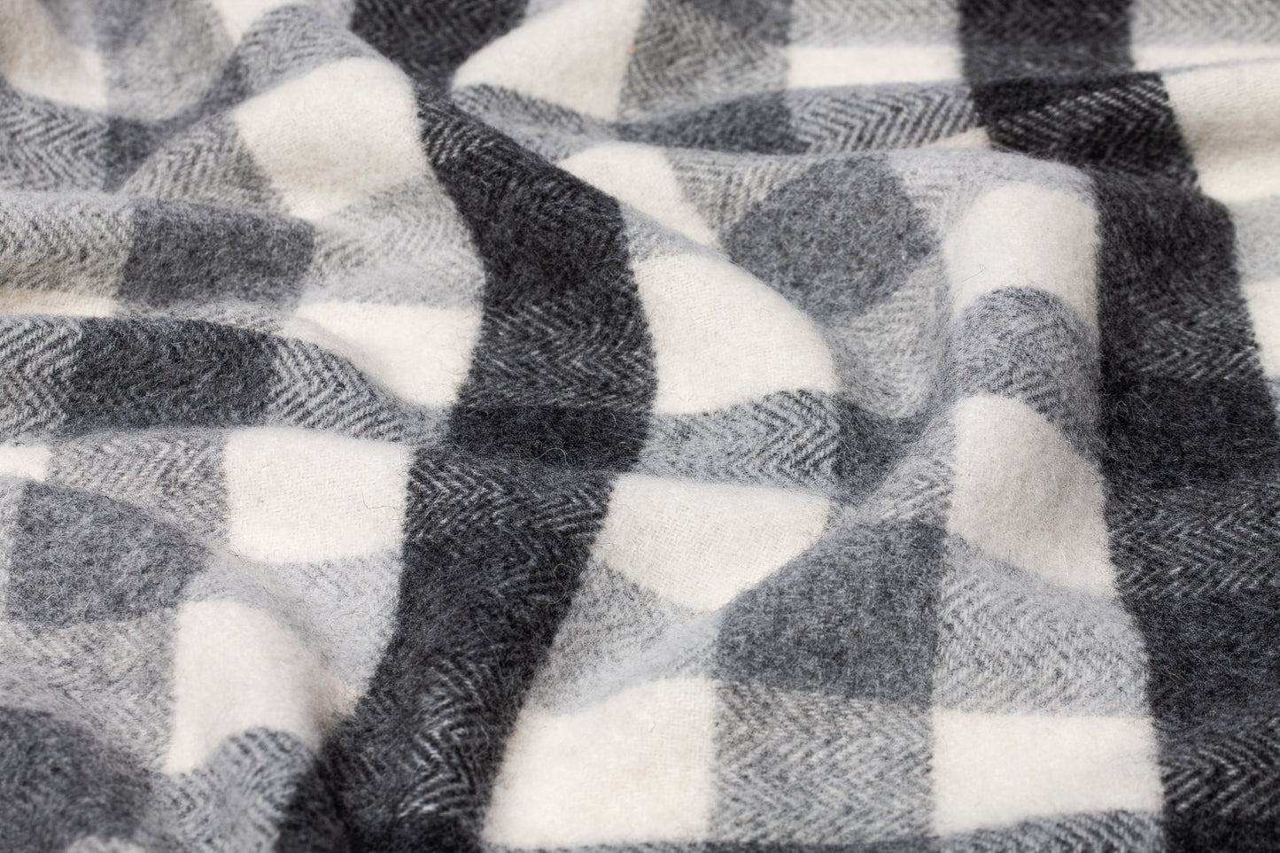 Gray & White Checked Wool Throw „Eli 2-11“