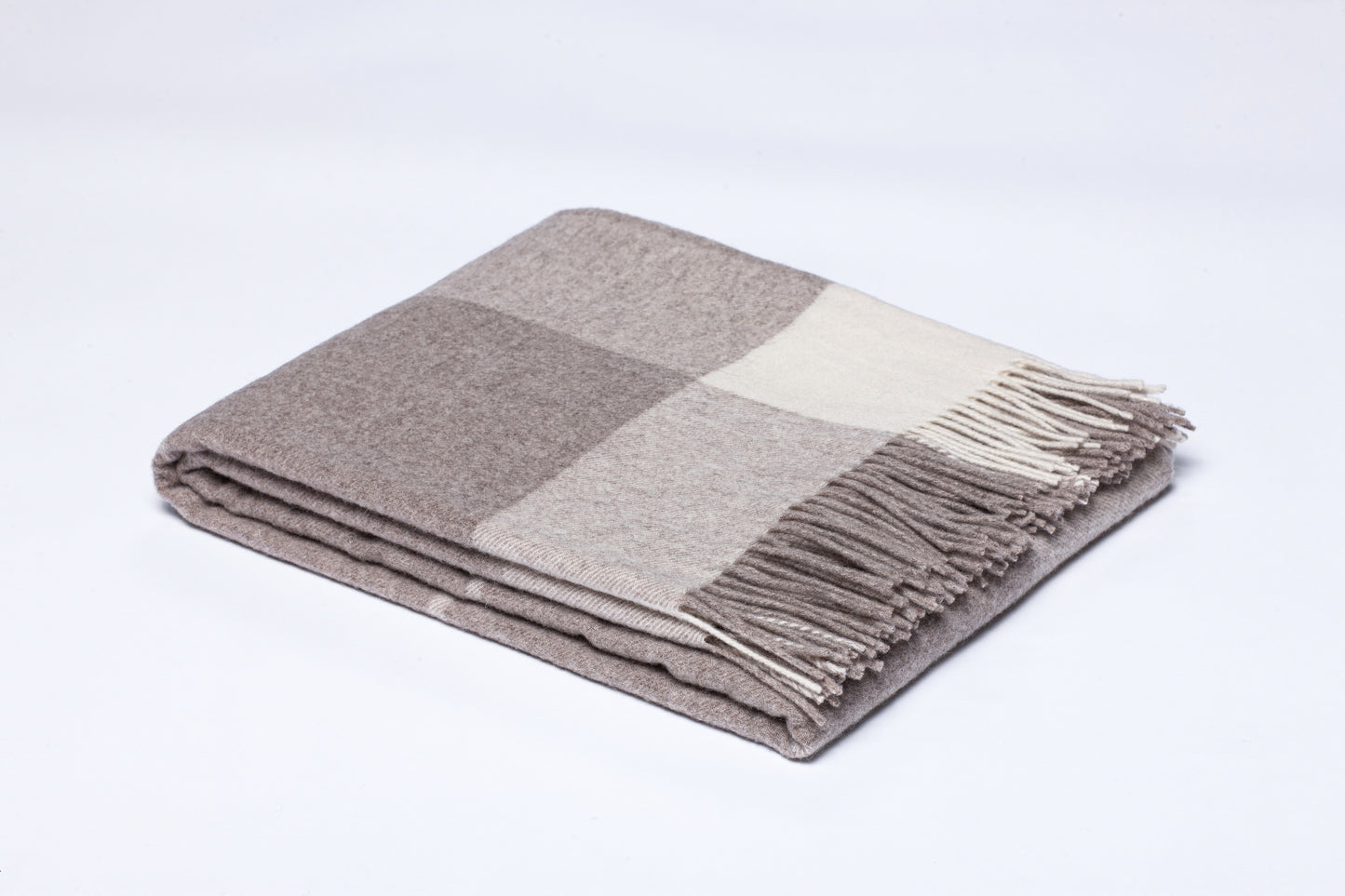 Warm Taupe: Soft Brown Large Checkered Wool Throw „Livi 4-05“