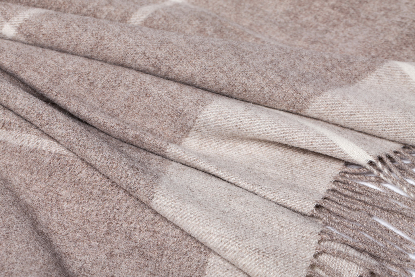 Warm Taupe: Soft Brown Large Checkered Wool Throw „Livi 4-05“
