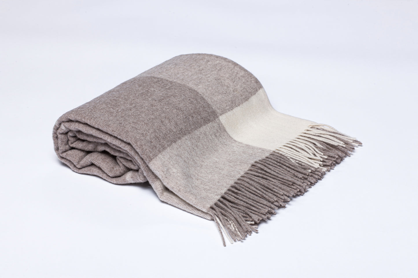 Warm Taupe: Soft Brown Large Checkered Wool Throw „Livi 4-05“