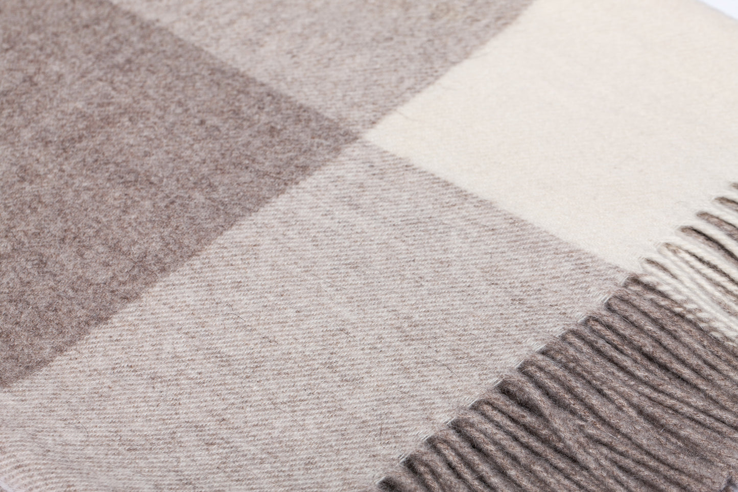 Warm Taupe: Soft Brown Large Checkered Wool Throw „Livi 4-05“
