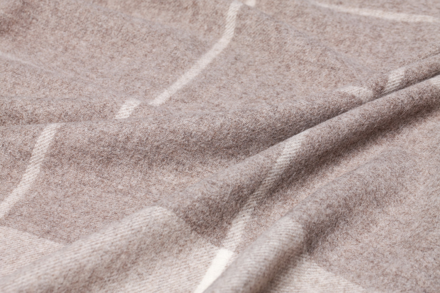 Warm Taupe: Soft Brown Large Checkered Wool Throw „Livi 4-05“