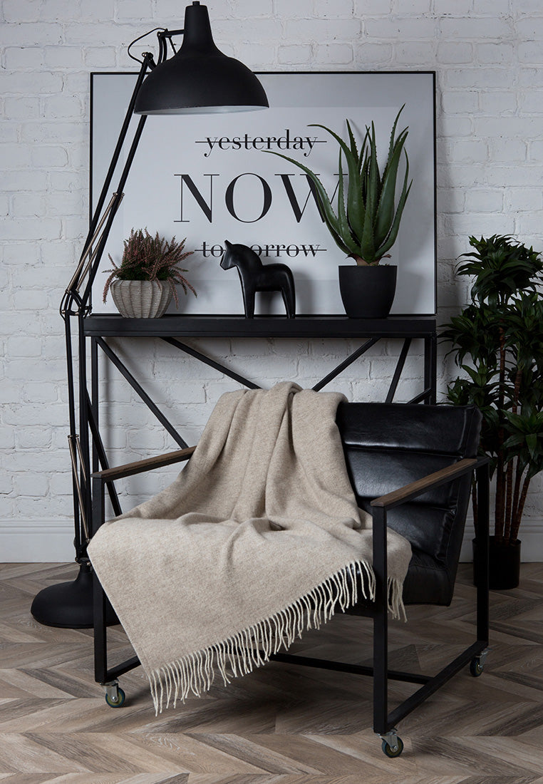 Desert Sand: Beige Merino Wool Throw „Classic 7-02“