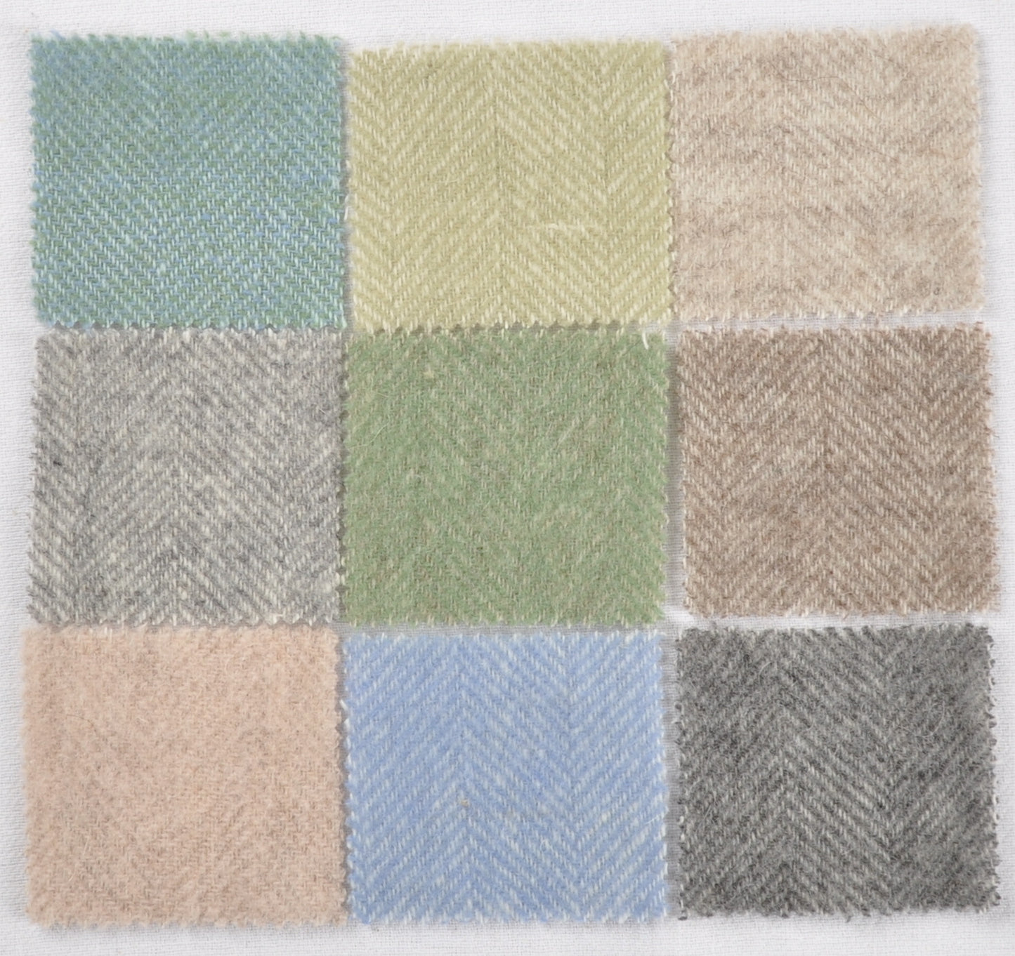 Blush Sand: Pink-Beige Merino Wool Throw „Classic 7-18“