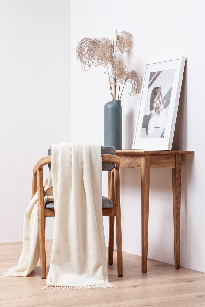Arctic Elegance: White Merino Wool Throw „Classic 7-28“