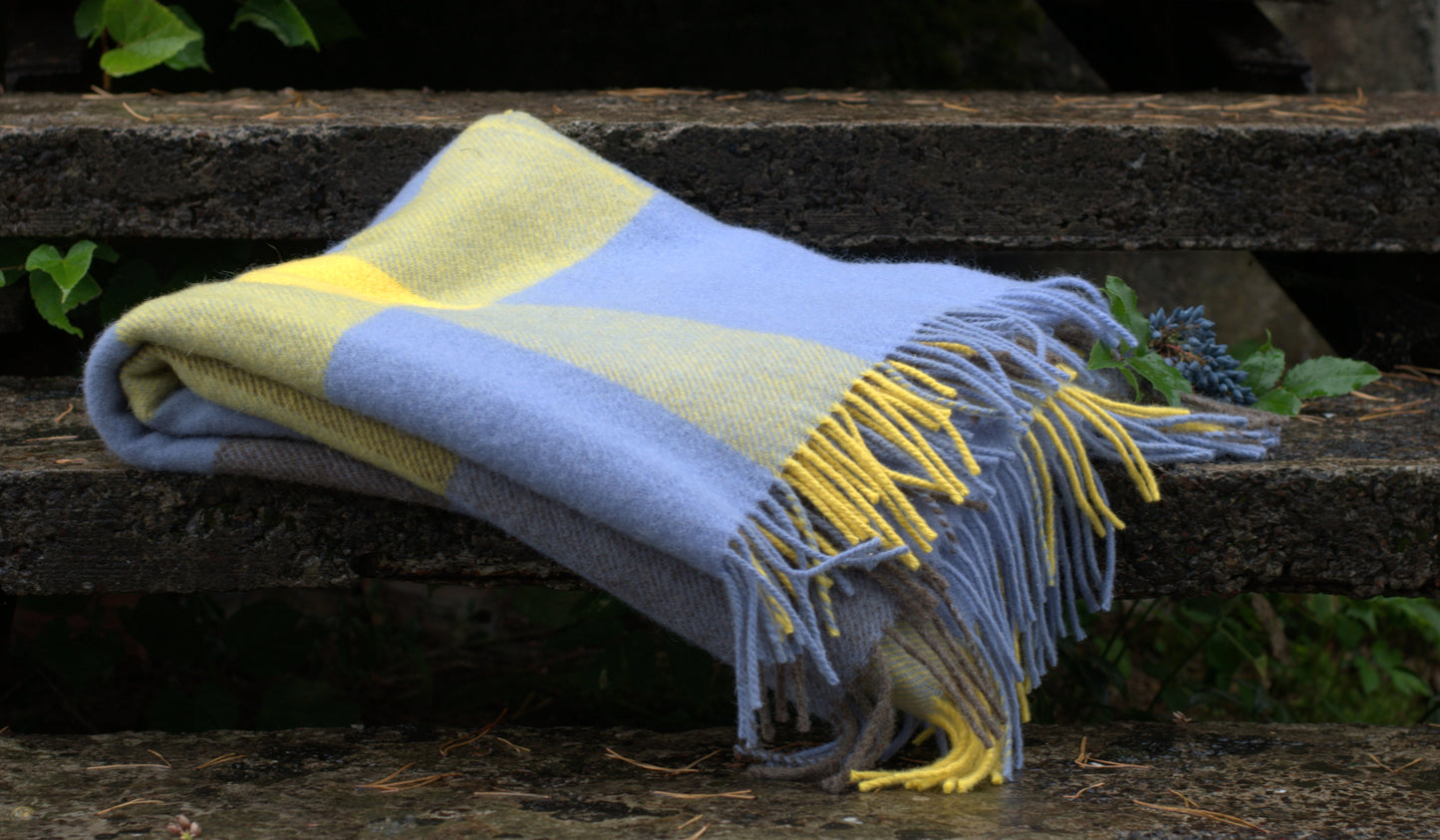 Vibrant and Colorful Checkered Pure Wool Throw for a Stylish Touch „Eli 3-40“
