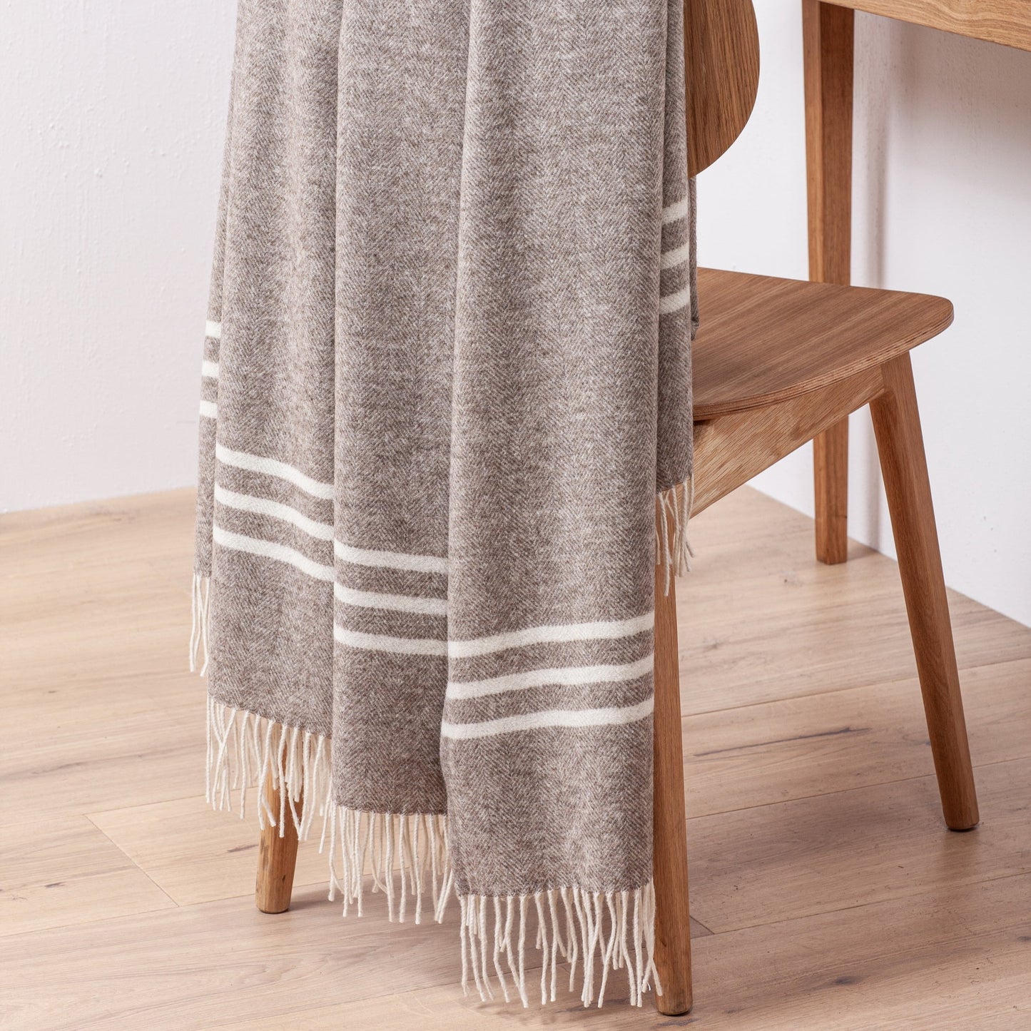 Chocolate Stripes: Brown Merino Wool Throw with Subtle Lines „Nostalgia 8-03“