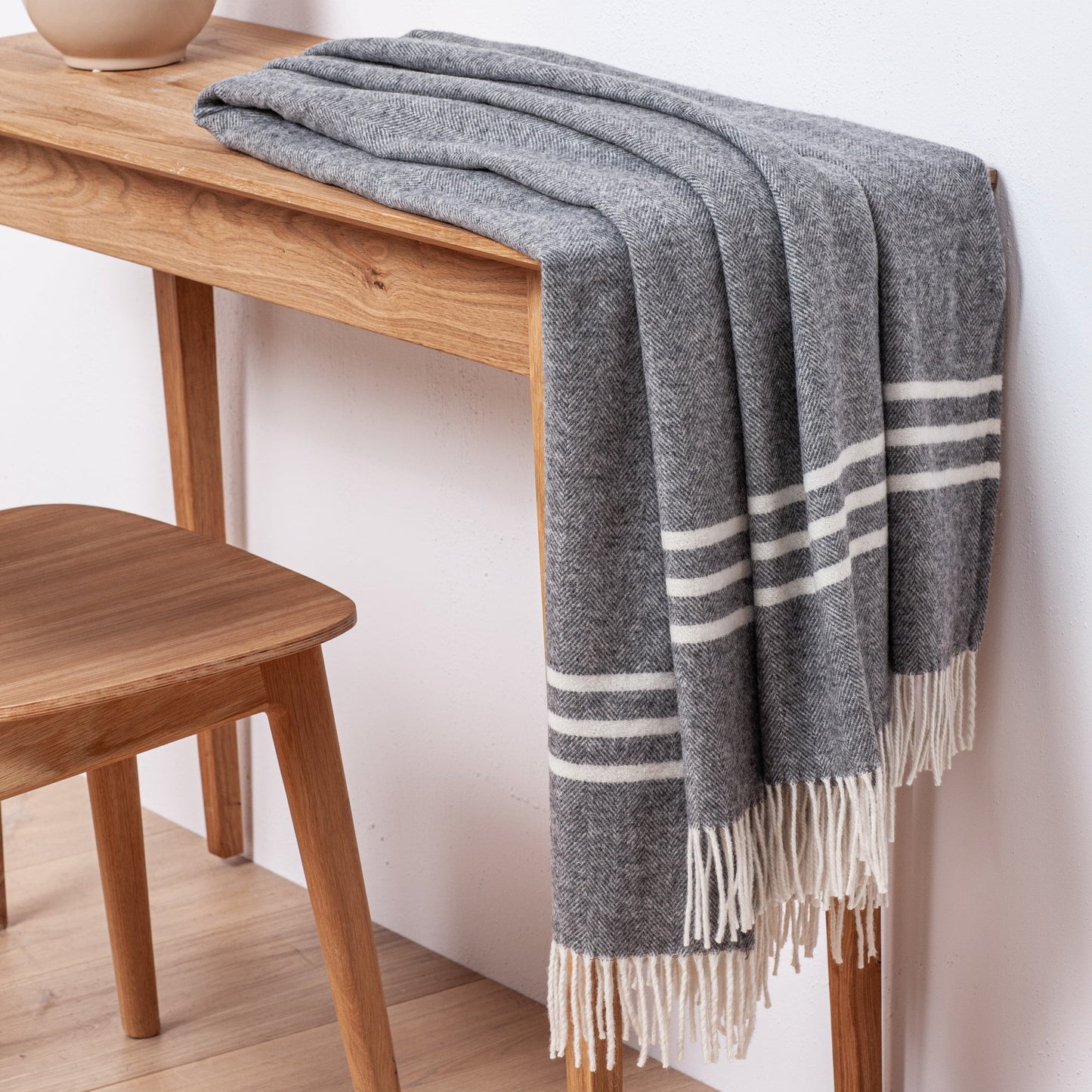 Gray Elegance: Gray Merino Wool Throw with Subtle Stripes „Nostalgia 8-11“